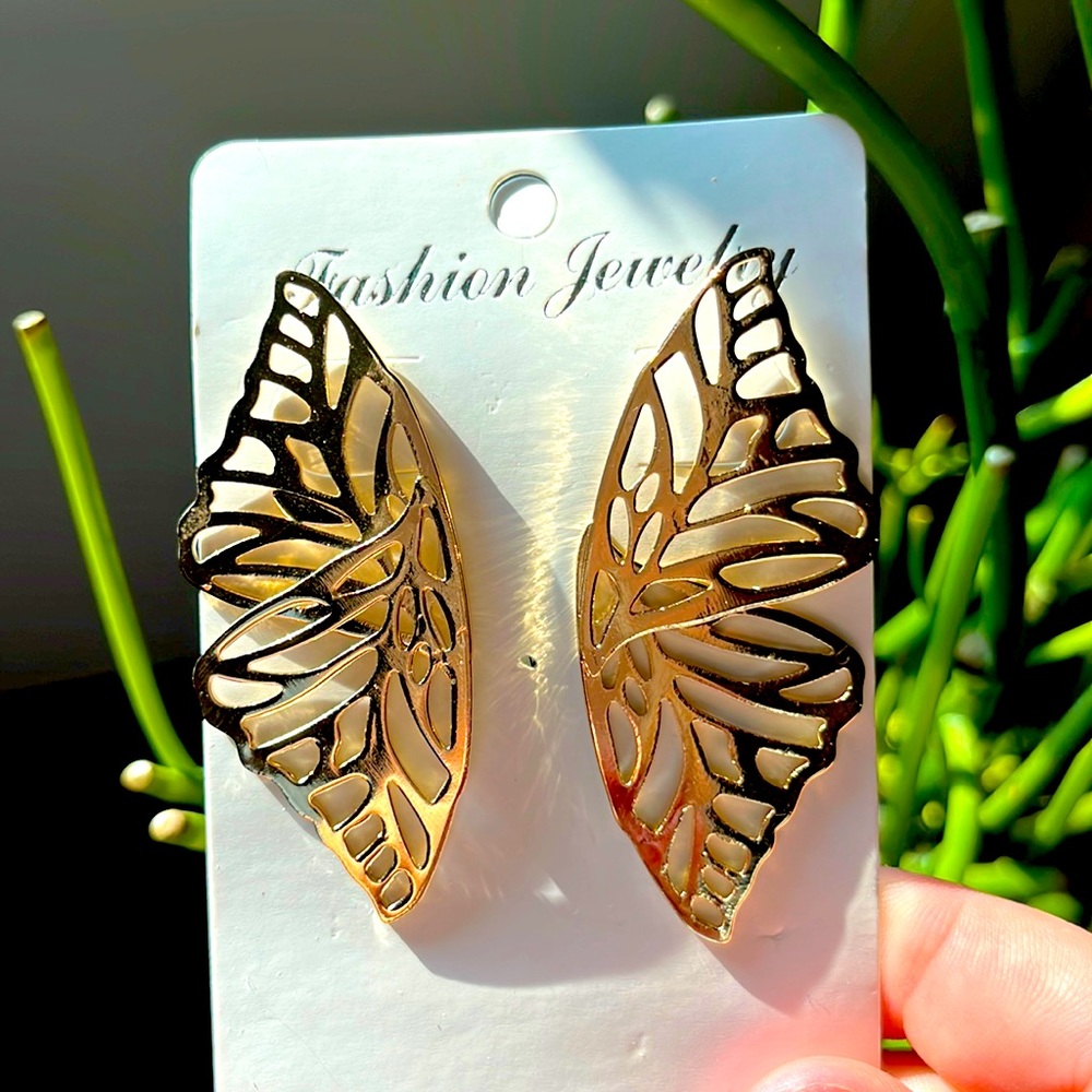 Butterfly wings earrings gold